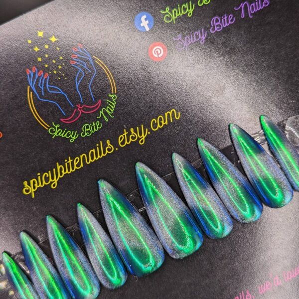 Green Goblin – Blue-Green Chrome Holographic Cat-Eye Press-On Nail Extensions 10pcs