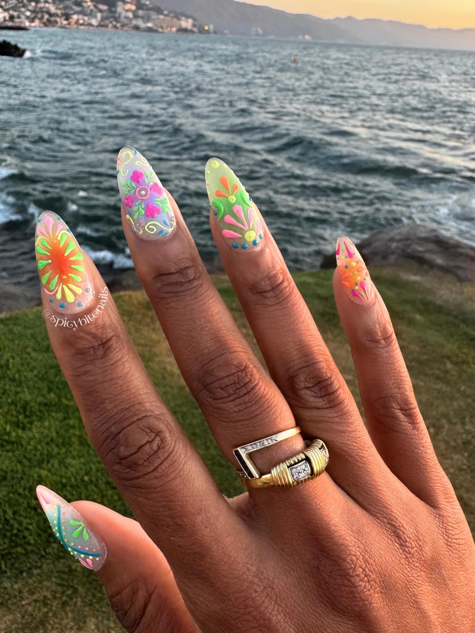 Flor y Fiesta - Mexican Folk Art Inspired Airbrush Rainbow Press-On Nail Extensions 10pcs - Image 2