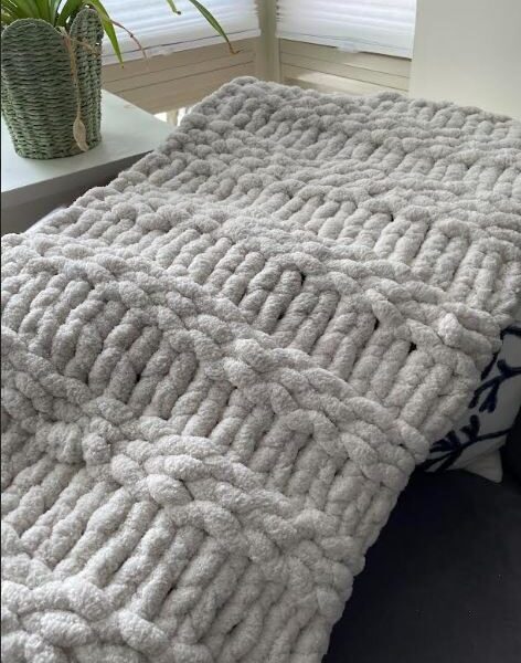 Large Ivory Chunky Double Garter Stitch Blanket (50×70 in)