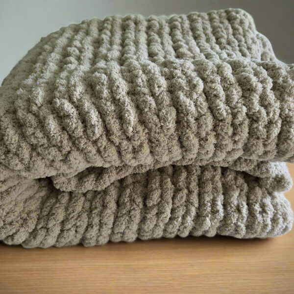 Sage Green Chunky Blanket (30x50in)