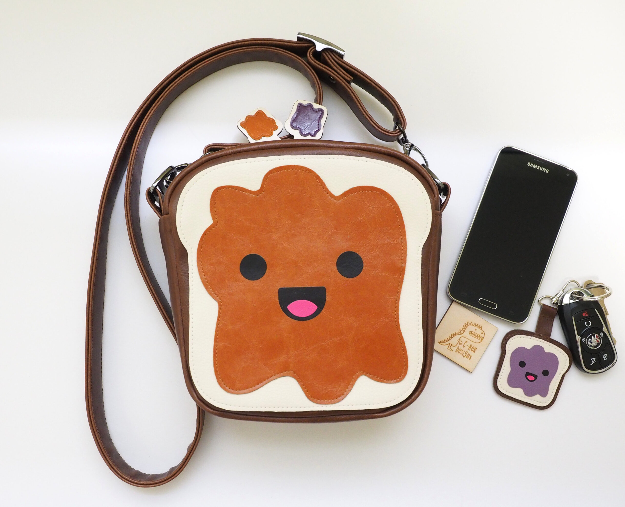 Photo of a purse made to look like a peanut butter and jelly sandwich