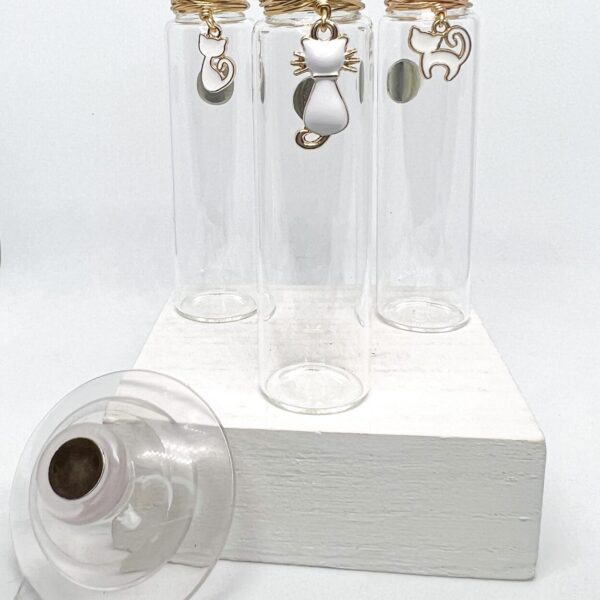 Prop Station – White Cats