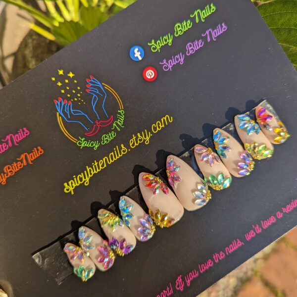 Bouquet All Day – Flower and Nude Rhinestone Press-On Nail Extensions 10pcs