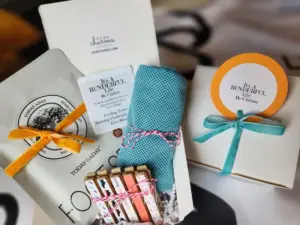 Runner Gift Box – It’s a RUNDERFUL Life – Funny Running Gift for Women, Marathon Gift, Race Day Surprise, Fitness Gift Box