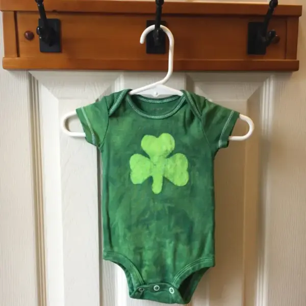 Shamrock Bodysuit, Shamrock Baby Gift, Baby Shamrock Bodysuit, Shamrock Baby Shower Gift, Irish Baby Gift, St. Patrick’s Day Baby