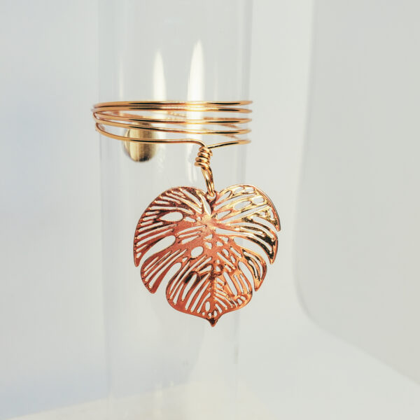 Prop Station – Large Monstera Leaves – Brass