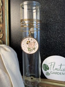 Prop Station - Large Flower & Bee