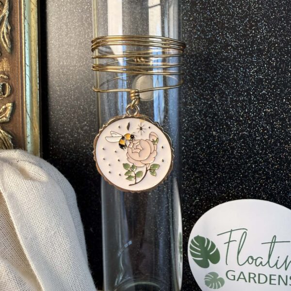 Prop Station – Large Flower & Bee