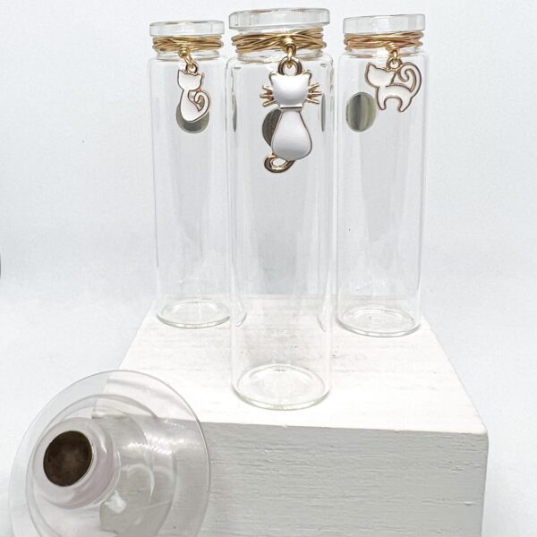 Prop Station – White Cats