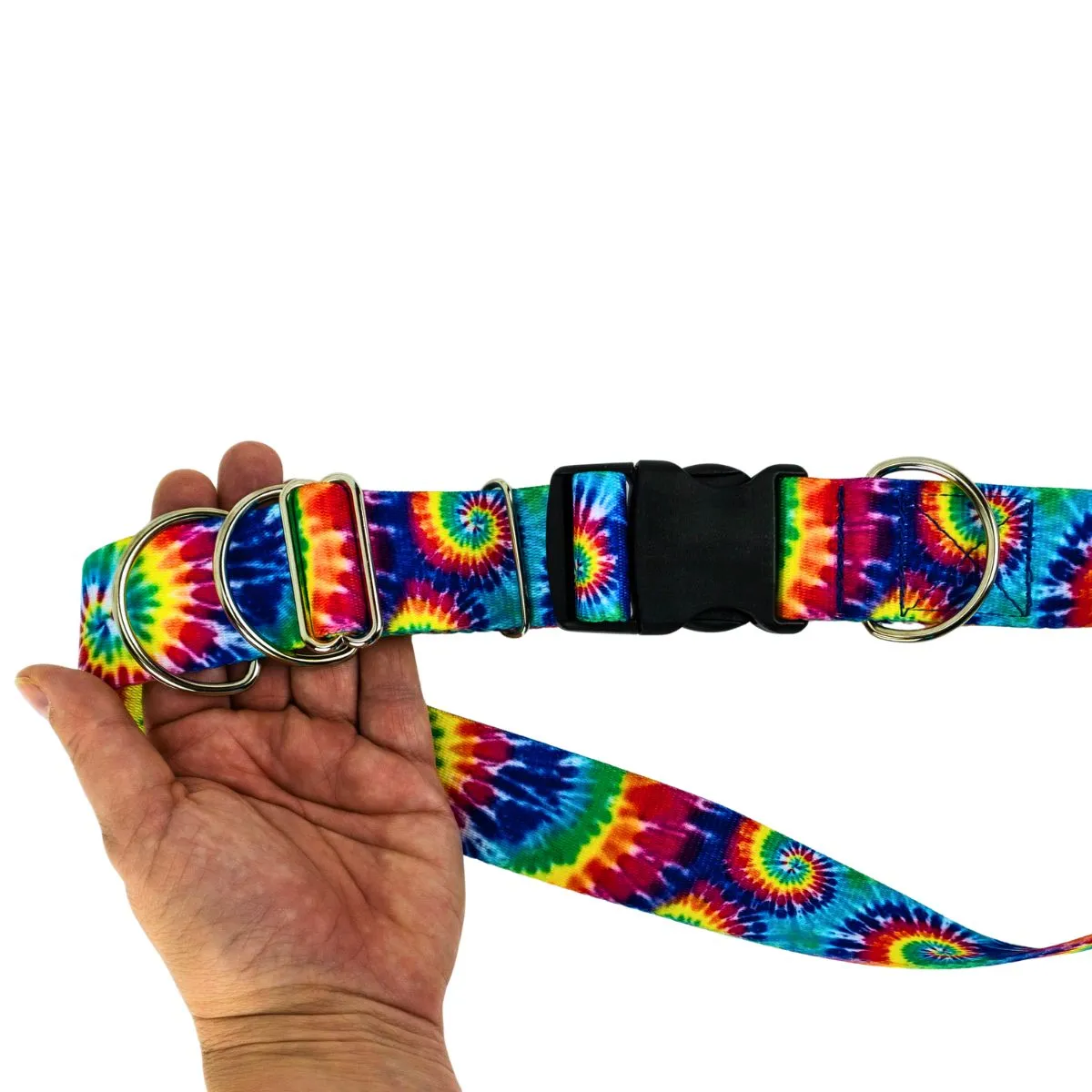 closeup of medium weight leash belt in tie dye pattern