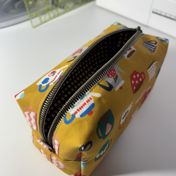 Teacups Medium Cotton Zipper Pouch